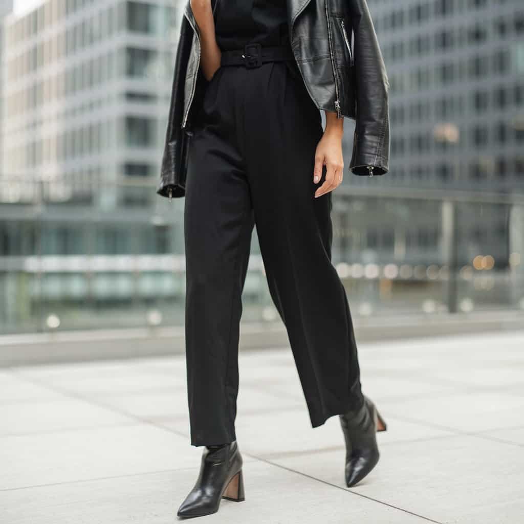 Black Wedding Guest Dresses: Jumpsuit with Wide-Legged Design – A stylish black jumpsuit with a wide-legged design, offering an effortlessly elegant and contemporary wedding guest style.