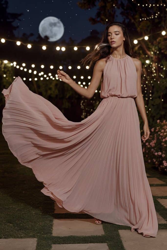 Dreamy Valentine's Day dress: Long flowing maxi dress with graceful movement for outdoor celebration