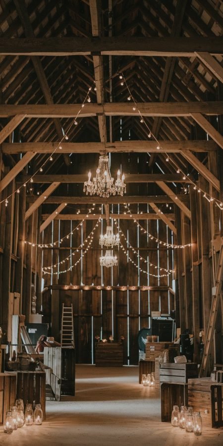9 Rustic Barn Wedding Décor Ideas Trending Now
